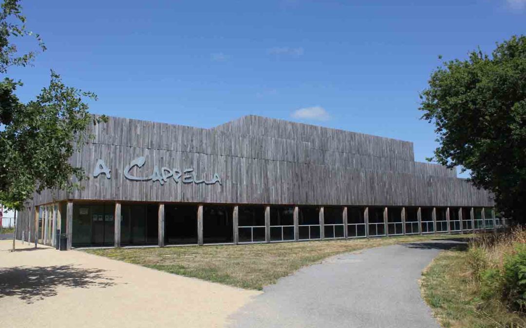 Bardage destructuré pour une salle polyvalente